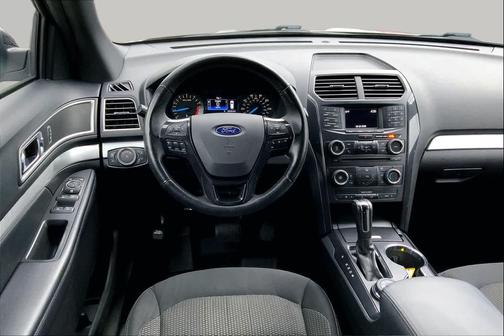 Ingot Silver Metallic 2017 Ford Explorer XLT