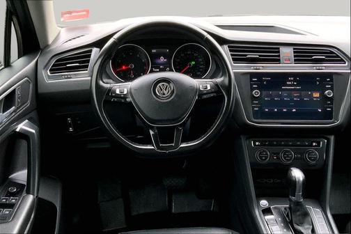 Dark Moss Green Metallic 2019 Volkswagen Tiguan 2.0T SEL