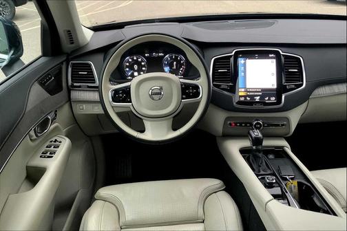 2022 Volvo XC90 T6 Inscription