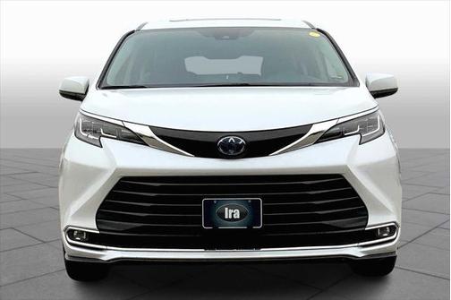 2022 Toyota Sienna XLE 8 Passenger