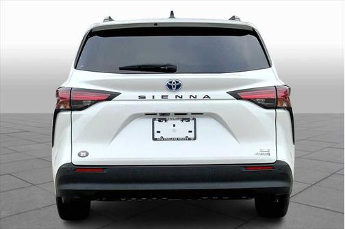 2022 Toyota Sienna XLE 8 Passenger