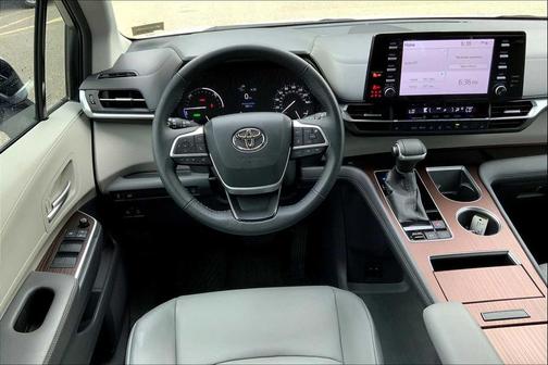 2022 Toyota Sienna XLE 8 Passenger