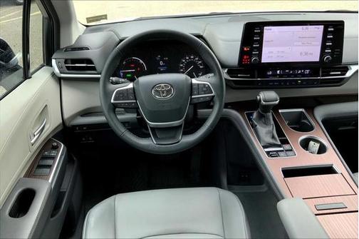 2022 Toyota Sienna XLE 8 Passenger