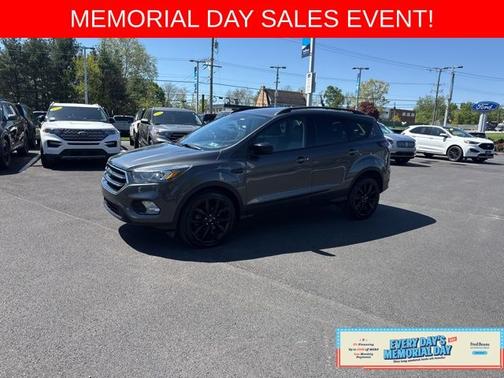 MAGNETIC METALLIC 2017 Ford Escape SE