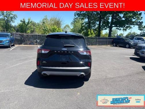 AGATE BLACK METALLIC 2022 Ford Escape SE