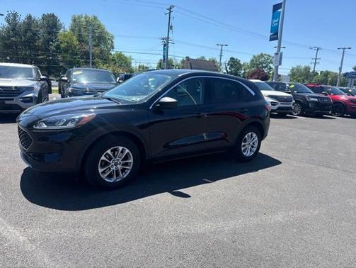 AGATE BLACK METALLIC 2022 Ford Escape SE