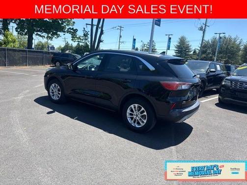 AGATE BLACK METALLIC 2022 Ford Escape SE