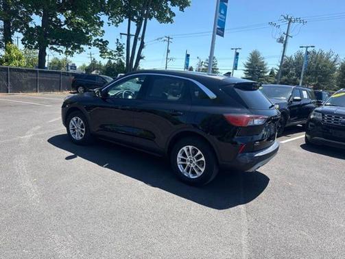 AGATE BLACK METALLIC 2022 Ford Escape SE