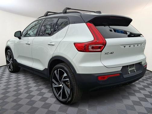 2022 Volvo XC40 T5 R-DESIGN