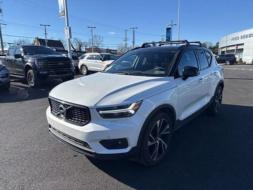 2022 Volvo XC40 T5 R-DESIGN