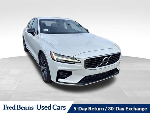 2019 Volvo S60 T6 R-DESIGN