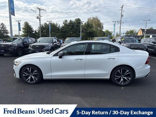 2019 Volvo S60 T6 R-DESIGN
