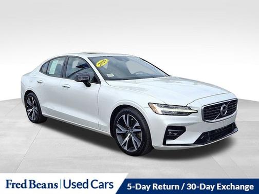 2019 Volvo S60 T6 R-DESIGN