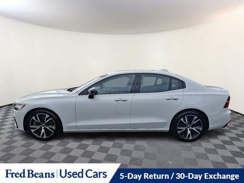 2019 Volvo S60 T6 R-DESIGN