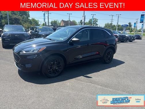 AGATE BLACK METALLIC 2022 Ford Escape SE