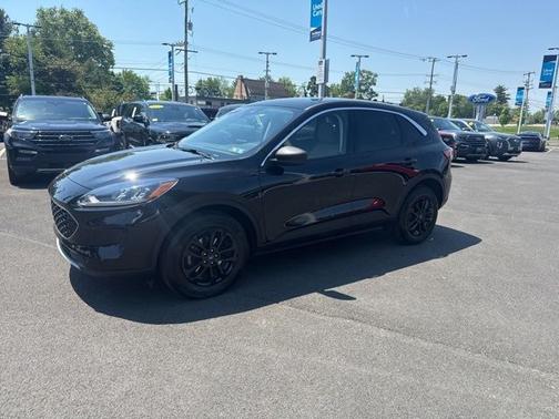 AGATE BLACK METALLIC 2022 Ford Escape SE
