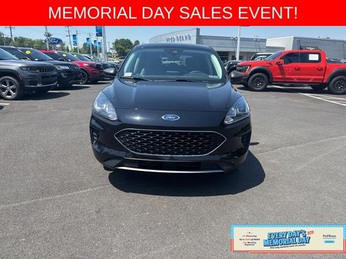 AGATE BLACK METALLIC 2022 Ford Escape SE