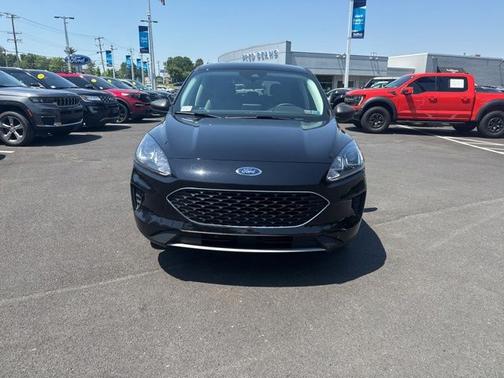 AGATE BLACK METALLIC 2022 Ford Escape SE