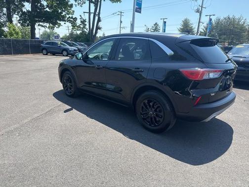 AGATE BLACK METALLIC 2022 Ford Escape SE