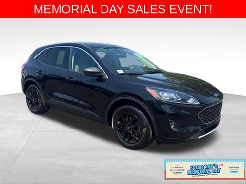AGATE BLACK METALLIC 2022 Ford Escape SE