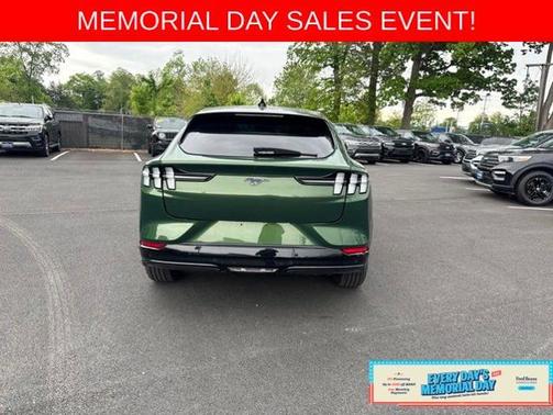 ERUPTION GREEN METALLIC 2024 Ford Mustang Mach-E PREMIUM