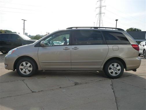 2005 Toyota Sienna XLE