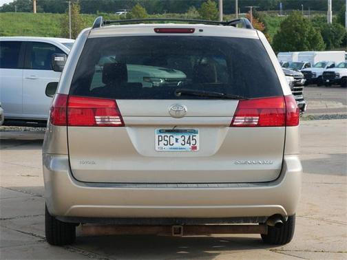2005 Toyota Sienna XLE
