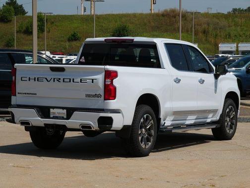 Polar White Tricoat 2026 Chevrolet Silverado 1500 High Country