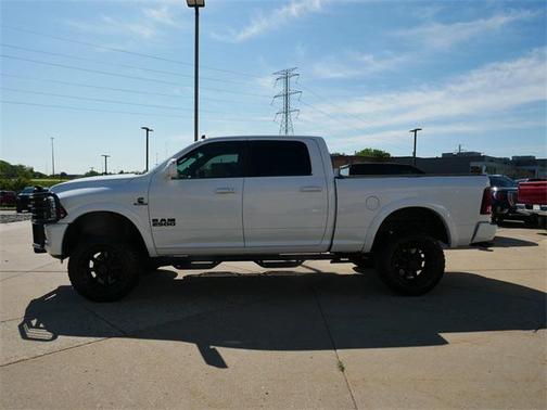 2017 RAM 2500 Laramie Crew Cab 4x4 6'4' Box