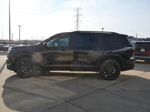 Mosaic Black Metallic 2026 Chevrolet Traverse LT