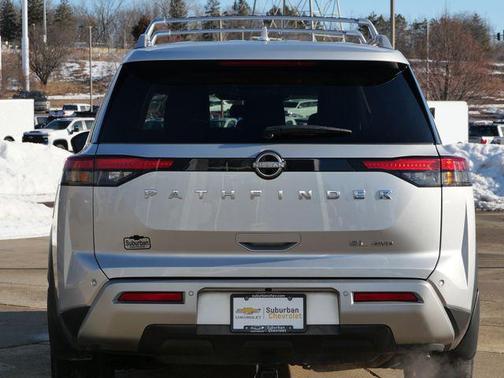 2022 Nissan Pathfinder SL 4WD