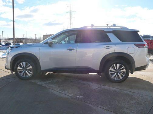 2022 Nissan Pathfinder SL 4WD