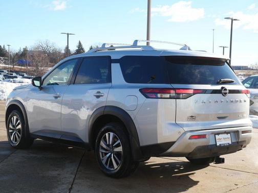 2022 Nissan Pathfinder SL 4WD