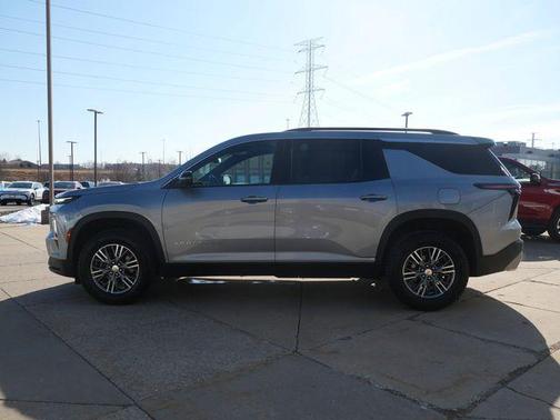 2024 Chevrolet Traverse LT