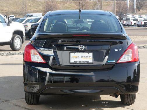 Super Black 2016 Nissan Versa 1.6 SV