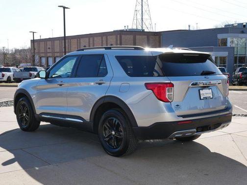 Iconic Silver Metallic 2020 Ford Explorer XLT