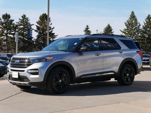 Iconic Silver Metallic 2020 Ford Explorer XLT