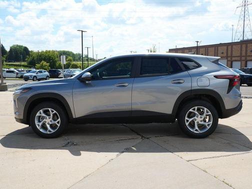 Sterling Gray Metallic 2026 Chevrolet Trax LS