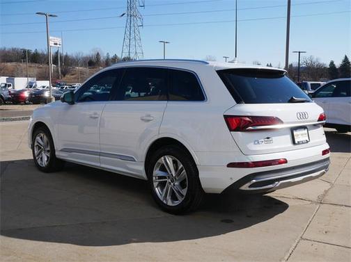 2023 Audi Q7 55 Premium Plus