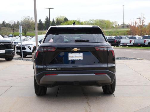 Mosaic Black Metallic 2026 Chevrolet Equinox 1LT