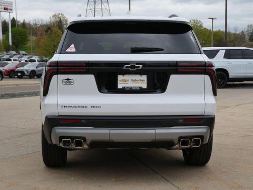 Summit White 2026 Chevrolet Traverse LT