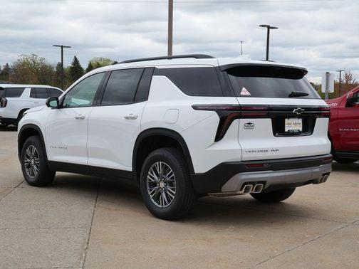 Summit White 2026 Chevrolet Traverse LT