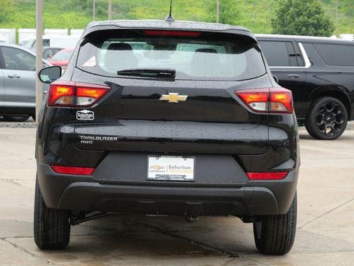 Mosaic Black Metallic 2026 Chevrolet Trailblazer LS