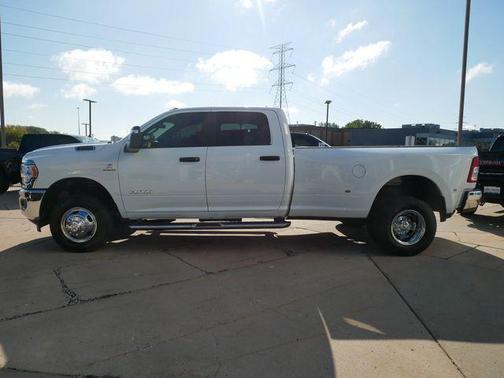 2024 RAM 3500 Big Horn Crew Cab 4x4 8' Box