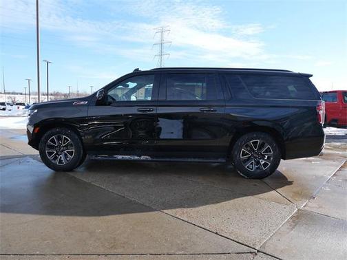 2023 Chevrolet Suburban 4WD Z71