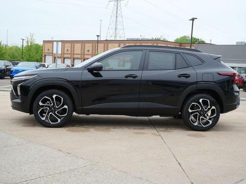 Mosaic Black Metallic 2026 Chevrolet Trax FWD 2RS