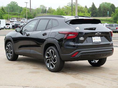Mosaic Black Metallic 2026 Chevrolet Trax FWD 2RS