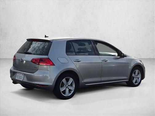 Silver/Gray 2017 Volkswagen Golf TSI S 4-Door