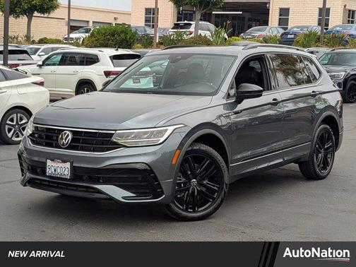2022 Volkswagen Tiguan 2.0T SE R-Line Black