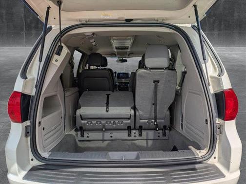 2012 Volkswagen Routan SE